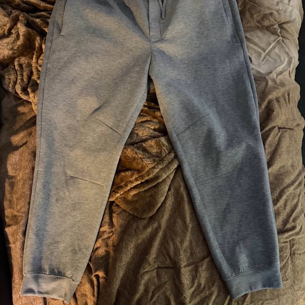 VRST Men's Casual Gray Jogger Sweatpants with Tapered Fit